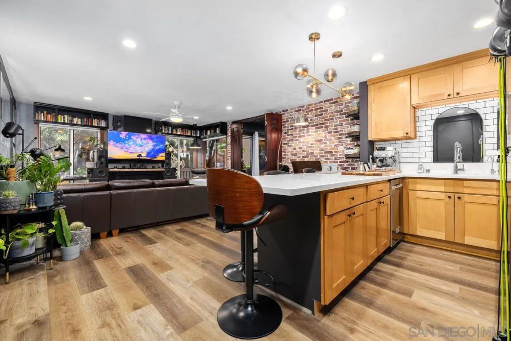 1775 Diamond 105, San Diego, CA 92109