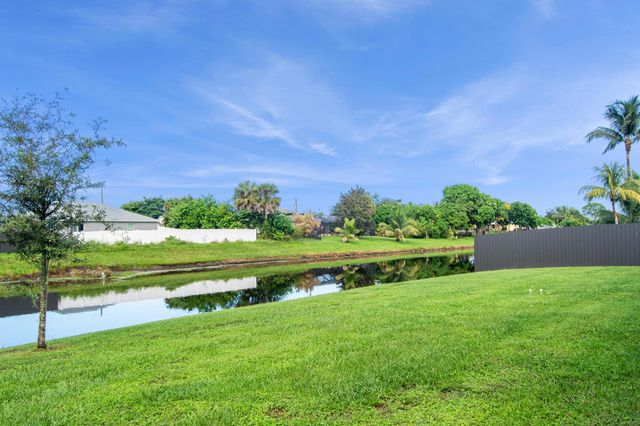 1898 SW Monterrey Lane, Port St Lucie, FL 34953