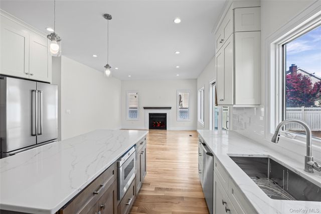 43 Westbury Avenue, Mineola, NY 11501