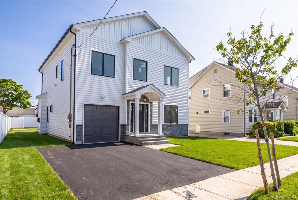 43 Westbury Avenue, Mineola, NY 11501