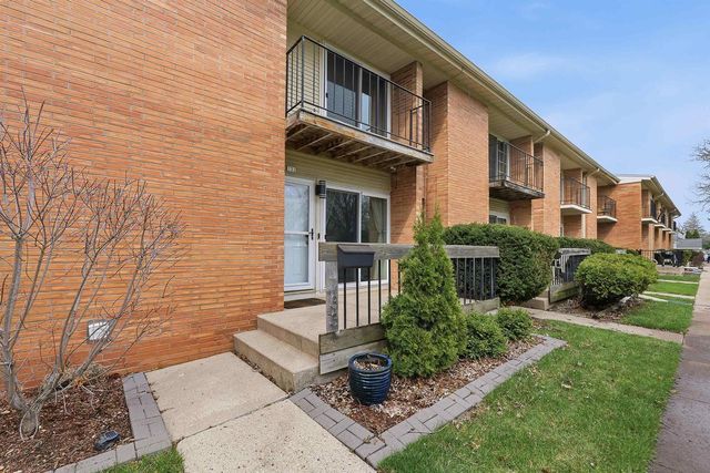 733 W 9th Avenue, Oshkosh, WI 54902