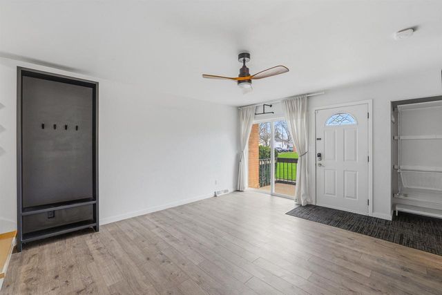 733 W 9th Avenue, Oshkosh, WI 54902