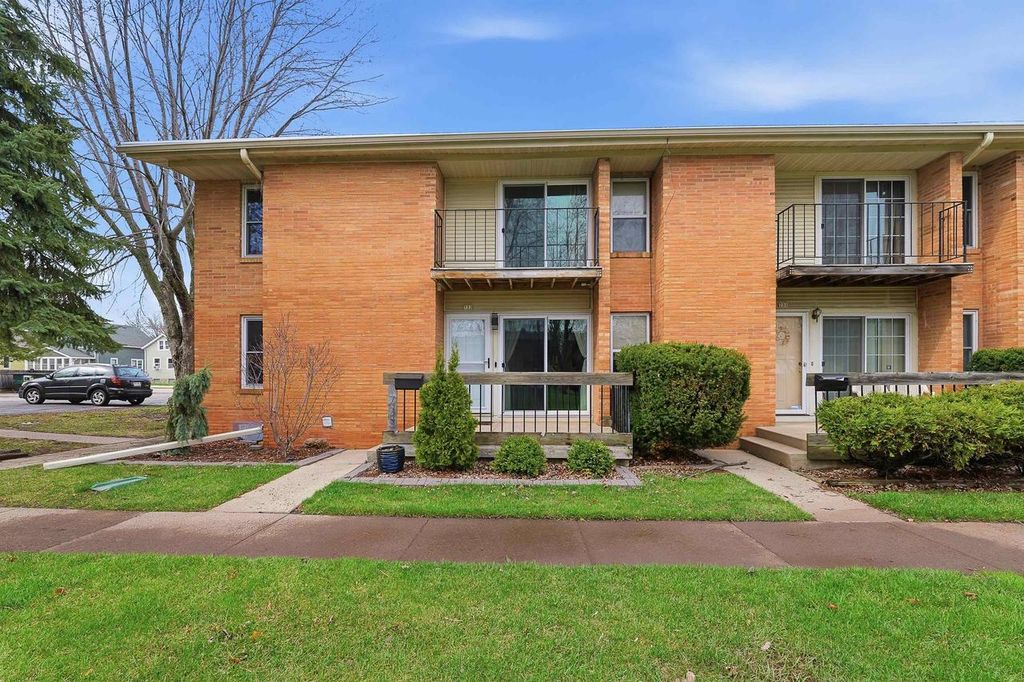 733 W 9th Avenue, Oshkosh, WI 54902