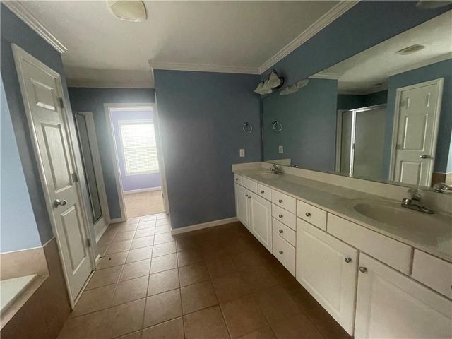 927 Park Hollow Way, Lawrenceville, GA 30043