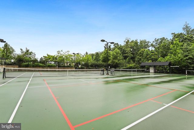 5934 AVERY POINT DR, Fredericksburg, VA 22406