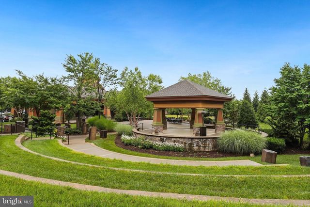 5934 AVERY POINT DR, Fredericksburg, VA 22406