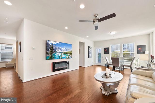 5934 AVERY POINT DR, Fredericksburg, VA 22406