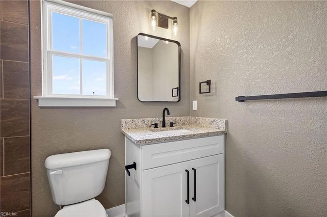 105 S Court ST, Windsor, VA 23487