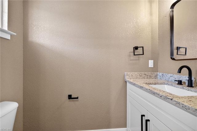 105 S Court ST, Windsor, VA 23487