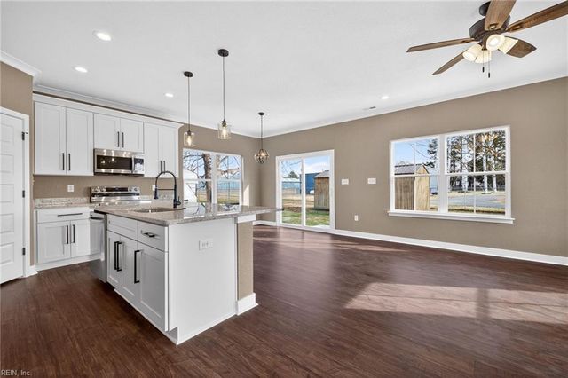 105 S Court ST, Windsor, VA 23487