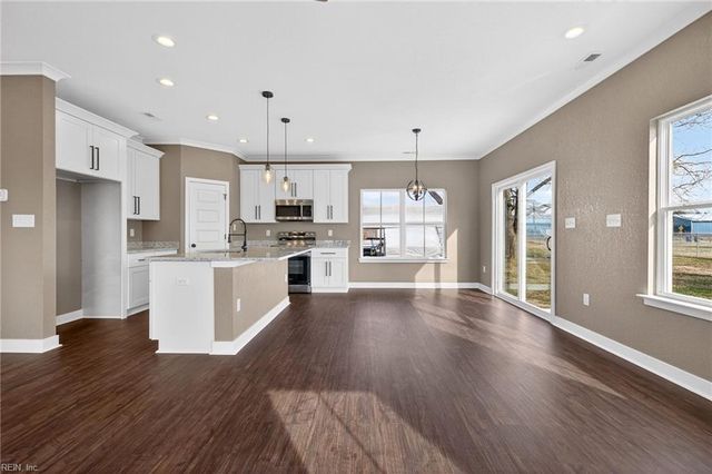 105 S Court ST, Windsor, VA 23487