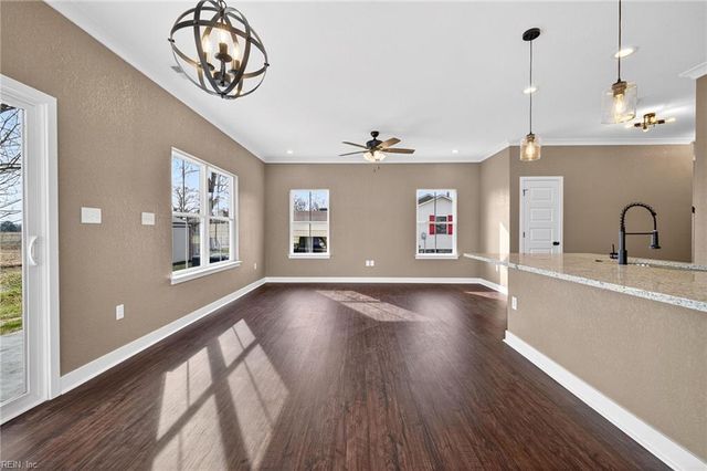 105 S Court ST, Windsor, VA 23487