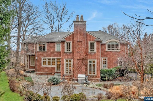 125 Jackson Drive, Cresskill, NJ 07626