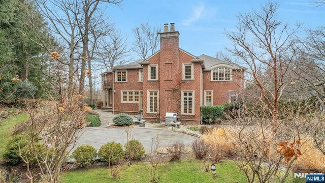 125 Jackson Drive, Cresskill, NJ 07626
