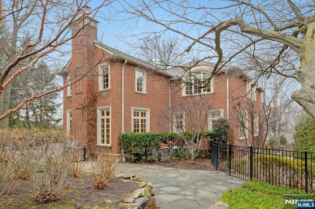 125 Jackson Drive, Cresskill, NJ 07626