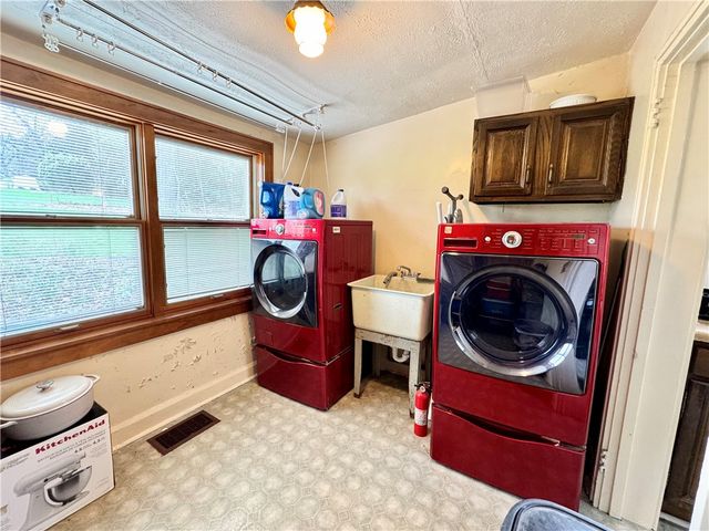 148 McClain Rd, Chippewa Twp, PA 15010