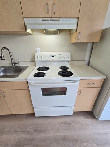 111 Main Street 15R, Peabody, MA 01960