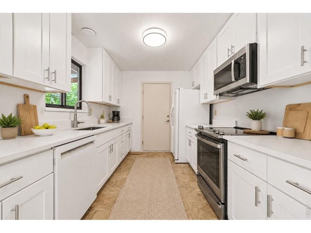 3231 Meadowlark Ave, Fort Collins, CO 80526