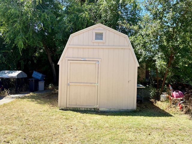 1547 S Adelbert Ave, Stockton, CA 95215