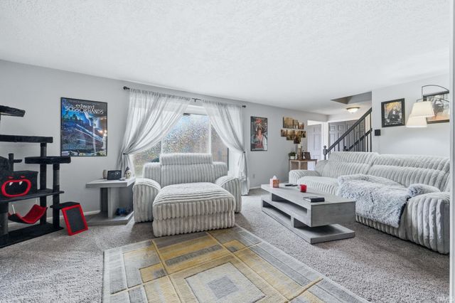 7927 Willowwood Drive, Fort Wayne, IN 46835