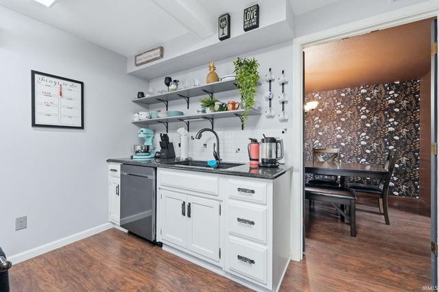 7927 Willowwood Drive, Fort Wayne, IN 46835