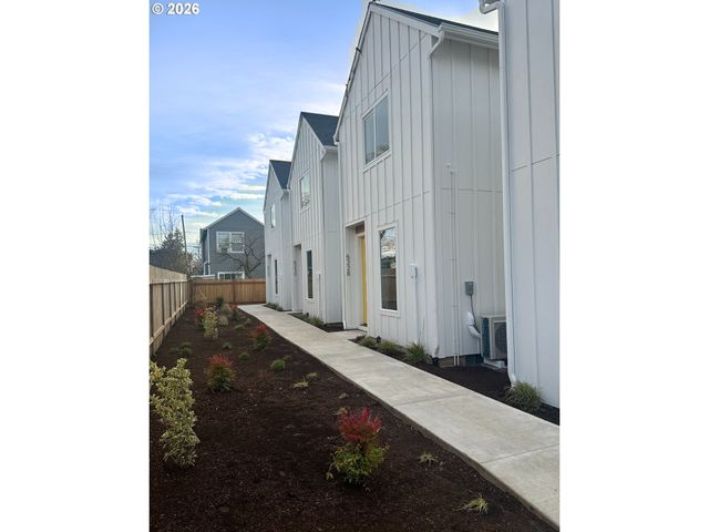 5230 Se Knapp, Portland, OR 97206