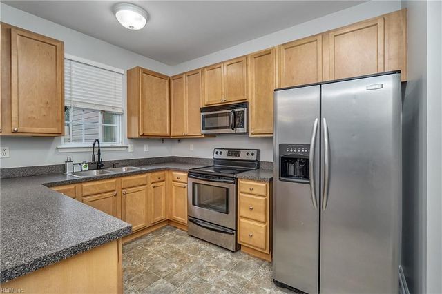 1483 Titchfield DR, Chesapeake, VA 23320