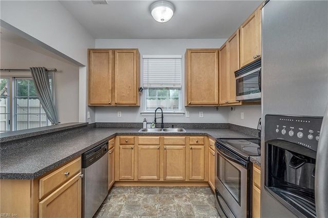 1483 Titchfield DR, Chesapeake, VA 23320