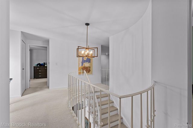 1935 Pine Ridge Lane, Bloomfield Charter Township, MI 48302