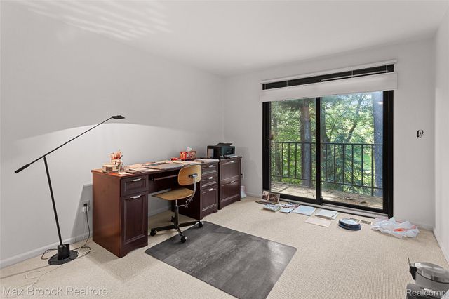 1935 Pine Ridge Lane, Bloomfield Charter Township, MI 48302