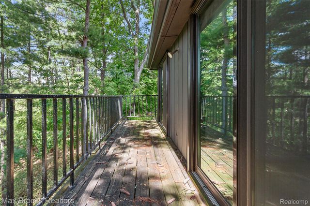 1935 Pine Ridge Lane, Bloomfield Charter Township, MI 48302