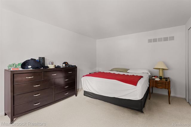 1935 Pine Ridge Lane, Bloomfield Charter Township, MI 48302