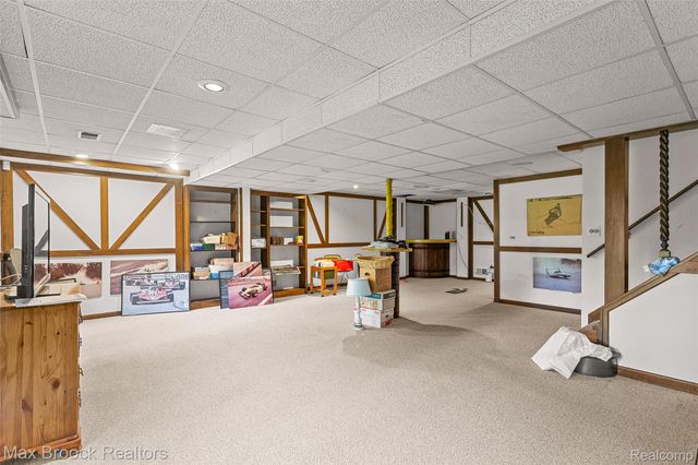 1935 Pine Ridge Lane, Bloomfield Charter Township, MI 48302
