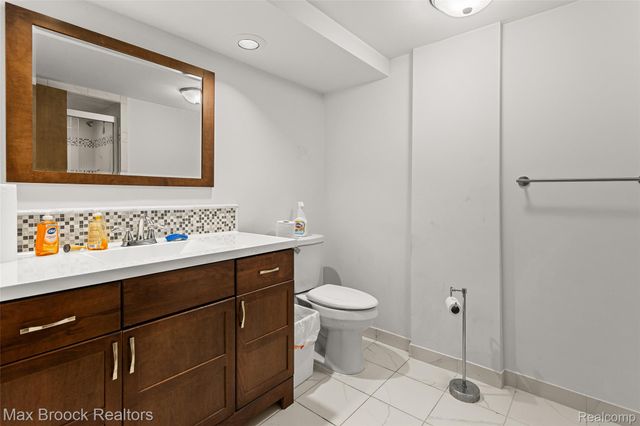 1935 Pine Ridge Lane, Bloomfield Charter Township, MI 48302