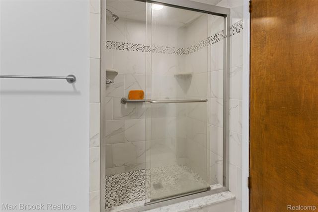 1935 Pine Ridge Lane, Bloomfield Charter Township, MI 48302