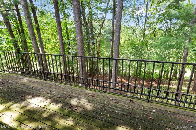 1935 Pine Ridge Lane, Bloomfield Charter Township, MI 48302