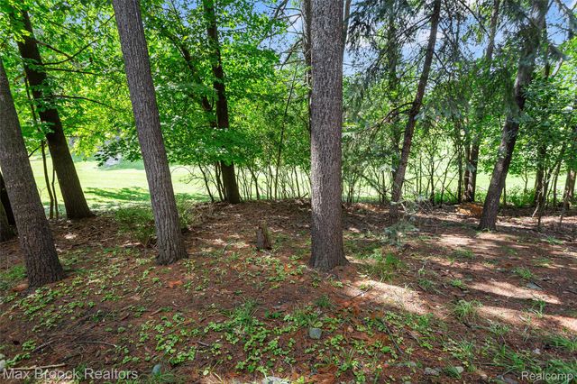 1935 Pine Ridge Lane, Bloomfield Charter Township, MI 48302
