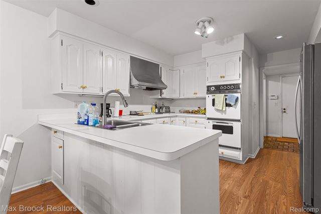 1935 Pine Ridge Lane, Bloomfield Charter Township, MI 48302