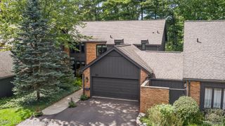 1935 Pine Ridge Lane, Bloomfield Charter Township, MI 48302