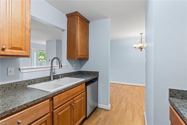 18 Parkway DR, Hampton, VA 23669