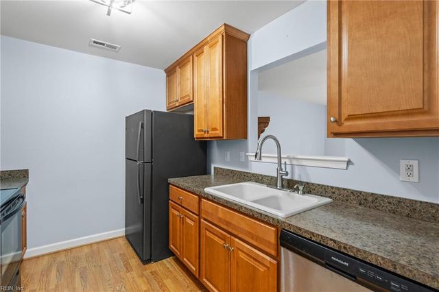 18 Parkway DR, Hampton, VA 23669