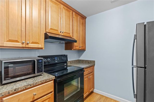 18 Parkway DR, Hampton, VA 23669