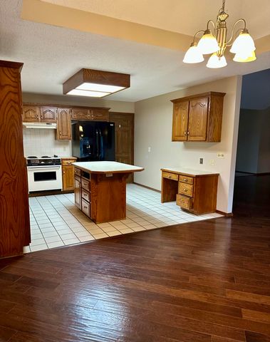 3705 W Kingsley Street, Springfield, MO 65807