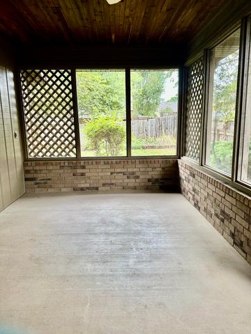 3705 W Kingsley Street, Springfield, MO 65807