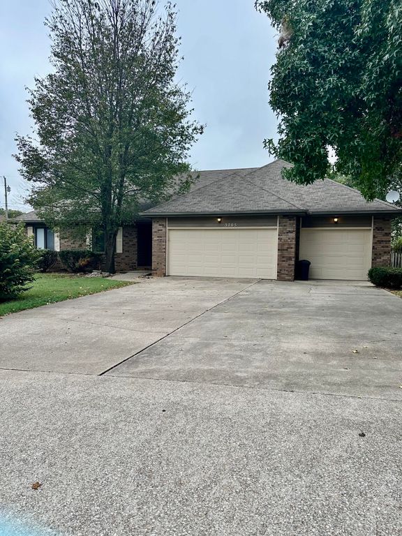 3705 W Kingsley Street, Springfield, MO 65807
