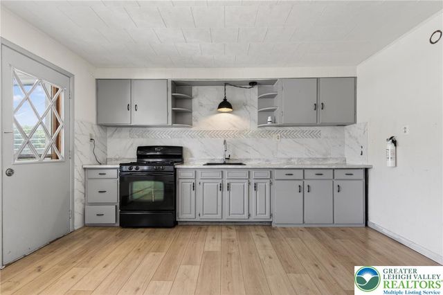 104 Water Street, New Philadelphia Boro, PA 17959