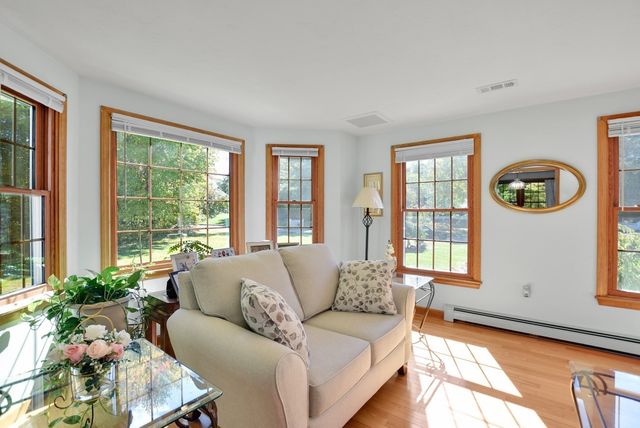 3 Natalie Cir, Franklin, MA 02038