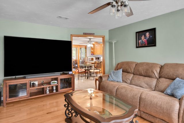 3 Natalie Cir, Franklin, MA 02038
