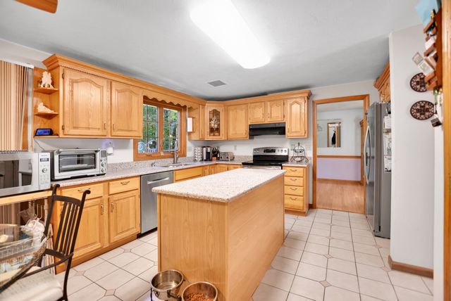 3 Natalie Cir, Franklin, MA 02038