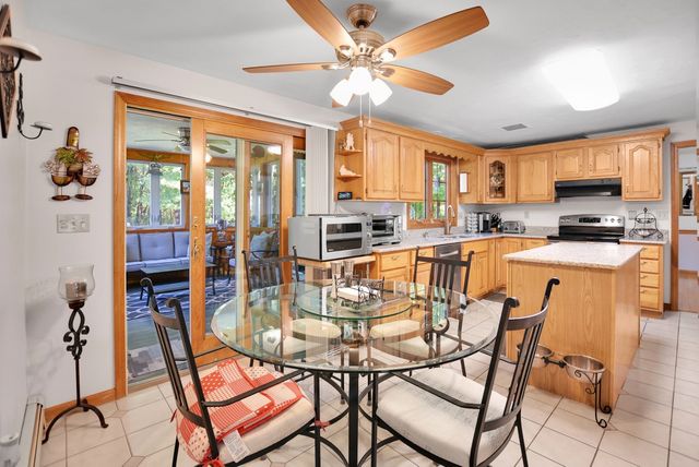 3 Natalie Cir, Franklin, MA 02038